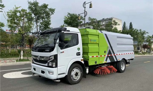 東風(fēng)多利卡D7掃路車(chē) 