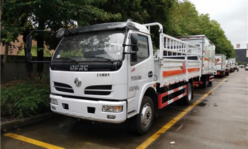 東風(fēng)多利卡D7易燃氣體廂式車 