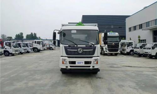6.8米東風(fēng)天錦雷管運輸車 