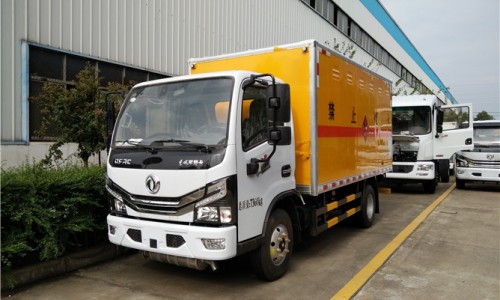 4噸東風(fēng)多利卡黑火藥運輸車 