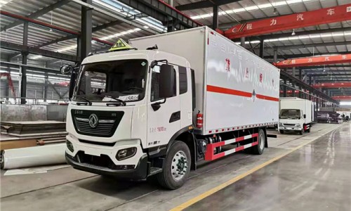 東風(fēng)天錦雜項危險品運輸車 