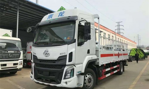 東風(fēng)柳汽6.8米氣瓶運輸車 