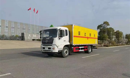 東風(fēng)天錦210馬力氣瓶運輸車 