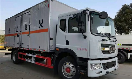6.8米東風(fēng)多利卡D9氣瓶運輸車 