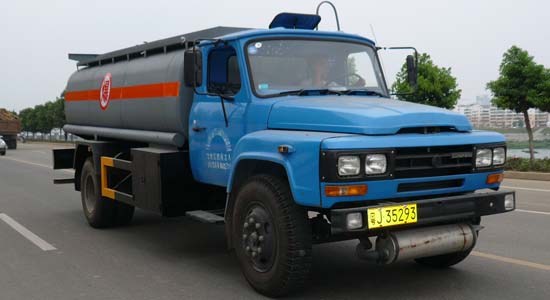 東風(fēng)尖頭化工液體運輸車 