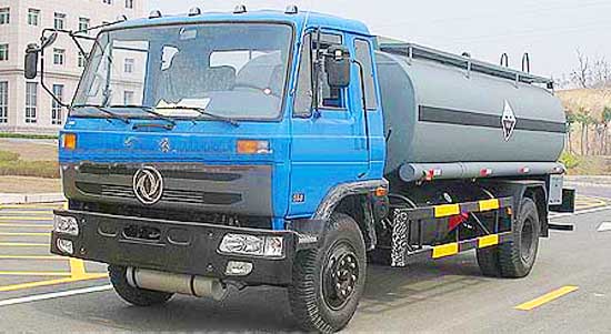 東風(fēng)化工液體運輸車 