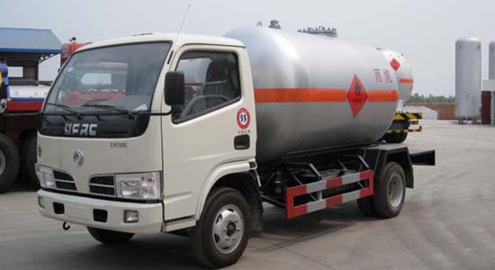 5.5立方東風(fēng)液化氣運(yùn)輸車 