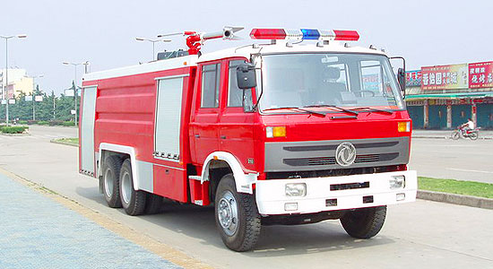 東風后雙橋泡沫消防車 