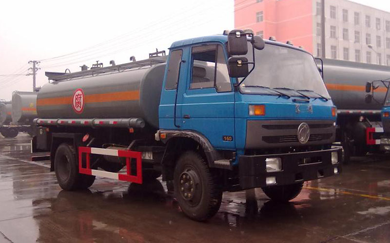 東風(fēng)153化工液體運輸車 