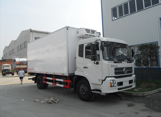 6.5米東風(fēng)天錦冷藏車(chē) 