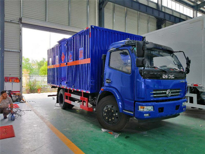 東風(fēng)多利卡易燃氣體運輸車 