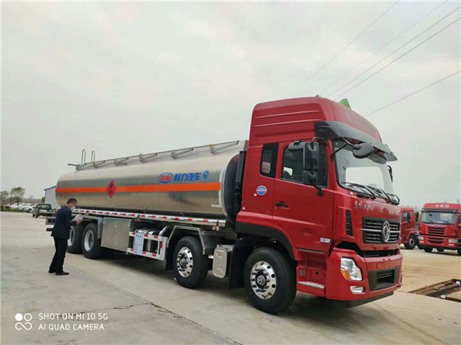 30立方東風(fēng)天龍鋁合金運(yùn)油車 